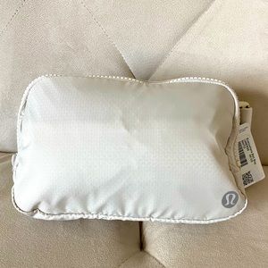 Lululemon Everywhere Belt Bag - White Opal
